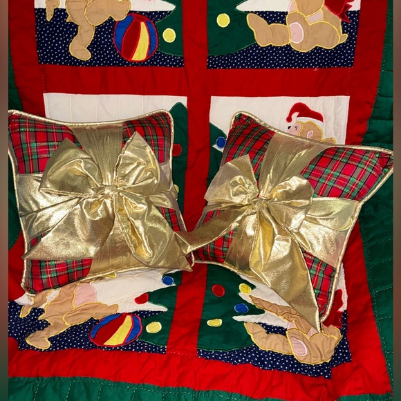 Christmas Pillows 13.5” x 13.5” SET OF 2 🎅🏻 - Picture 8 of 8